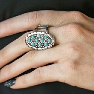 Elegant Silver and Turquoise Ring